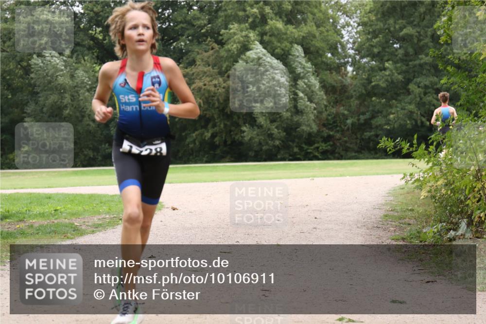 30.08.2026 - Elbe Triathlon Hamburg Antke Förster http://msf.ph/oto/10106911 30.08.2026 12:38:36 Laufen 7358 meine-sportfotos.de