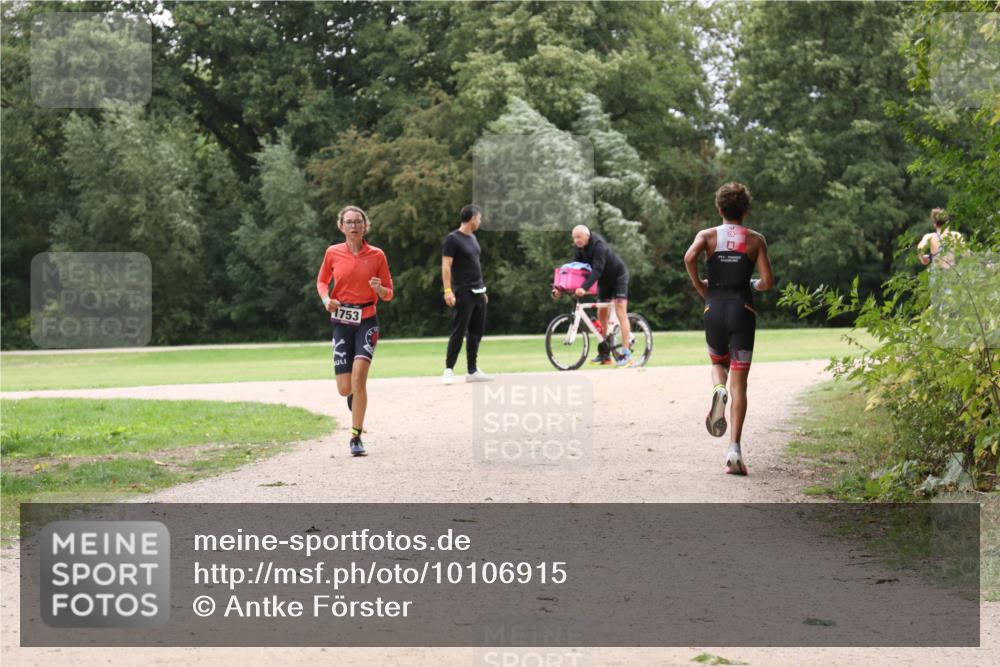30.08.2026 - Elbe Triathlon Hamburg Antke Förster http://msf.ph/oto/10106915 30.08.2026 12:38:55 Laufen 1753 meine-sportfotos.de