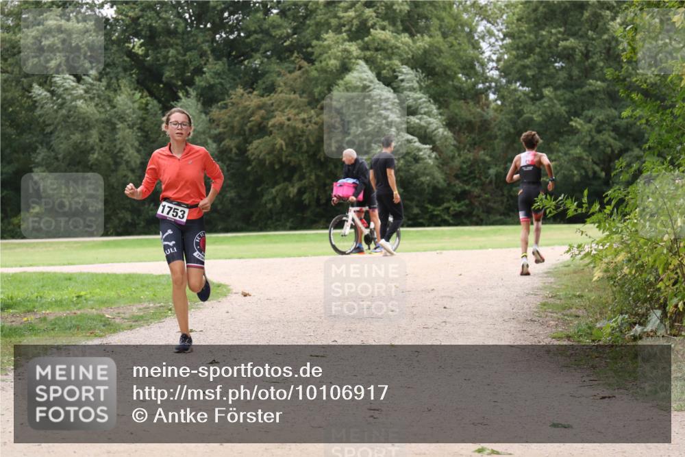 30.08.2026 - Elbe Triathlon Hamburg Antke Förster http://msf.ph/oto/10106917 30.08.2026 12:38:56 Laufen 1753 meine-sportfotos.de
