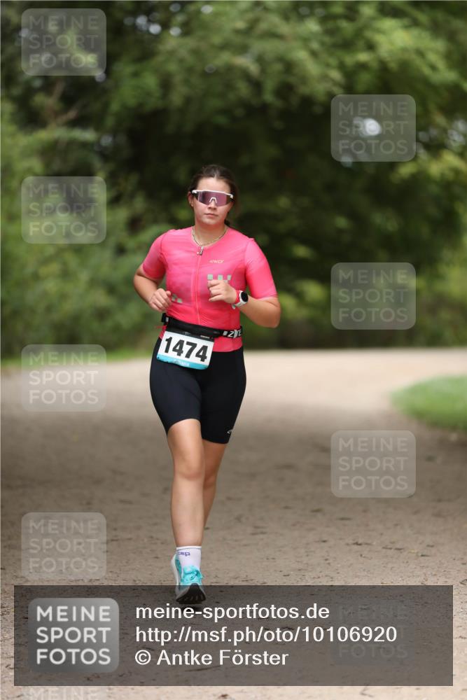 30.08.2026 - Elbe Triathlon Hamburg Antke Förster http://msf.ph/oto/10106920 30.08.2026 12:26:37 Laufen 1474 meine-sportfotos.de