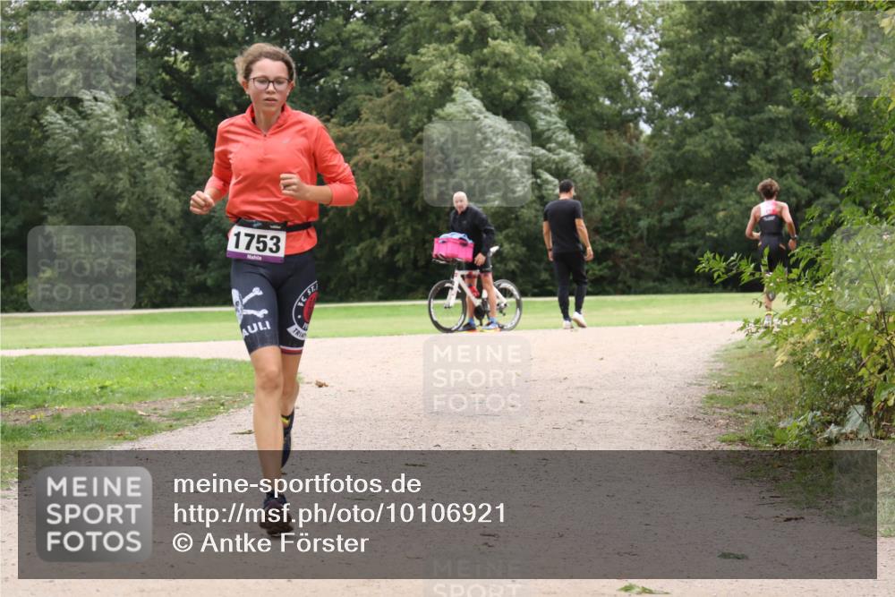 30.08.2026 - Elbe Triathlon Hamburg Antke Förster http://msf.ph/oto/10106921 30.08.2026 12:38:58 Laufen 1753 meine-sportfotos.de