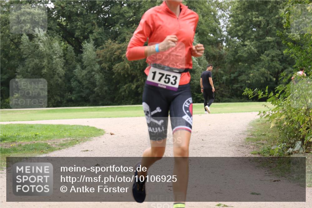 30.08.2026 - Elbe Triathlon Hamburg Antke Förster http://msf.ph/oto/10106925 30.08.2026 12:38:59 Laufen 1753 meine-sportfotos.de