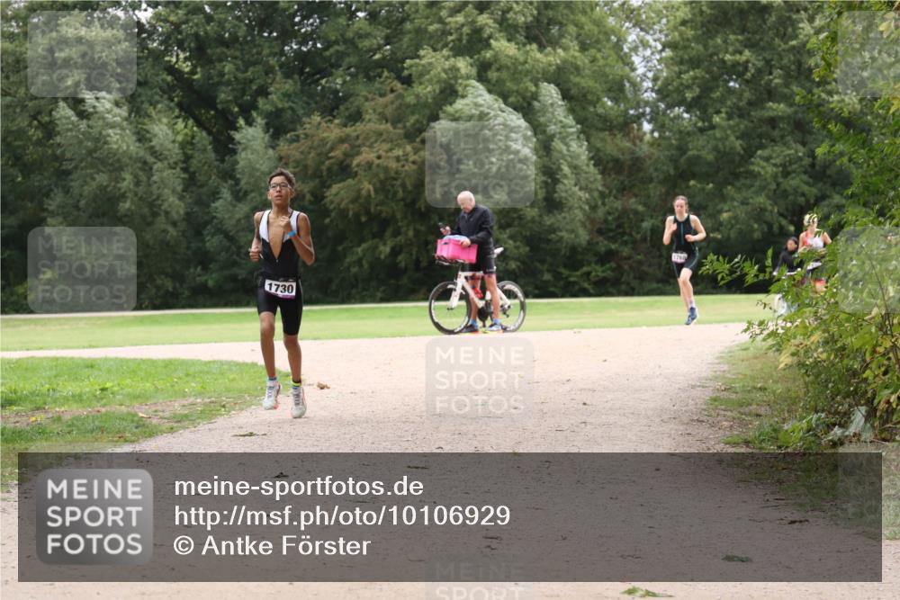 30.08.2026 - Elbe Triathlon Hamburg Antke Förster http://msf.ph/oto/10106929 30.08.2026 12:39:21 Laufen 1730, 1768 meine-sportfotos.de