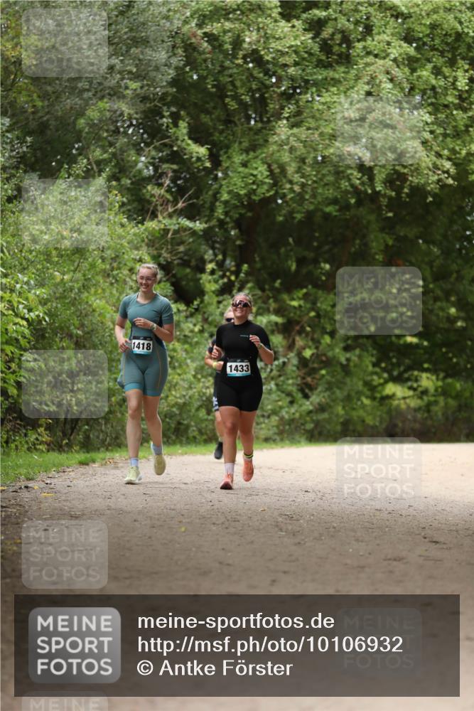 30.08.2026 - Elbe Triathlon Hamburg Antke Förster http://msf.ph/oto/10106932 30.08.2026 12:26:55 Laufen 1418, 1433 meine-sportfotos.de