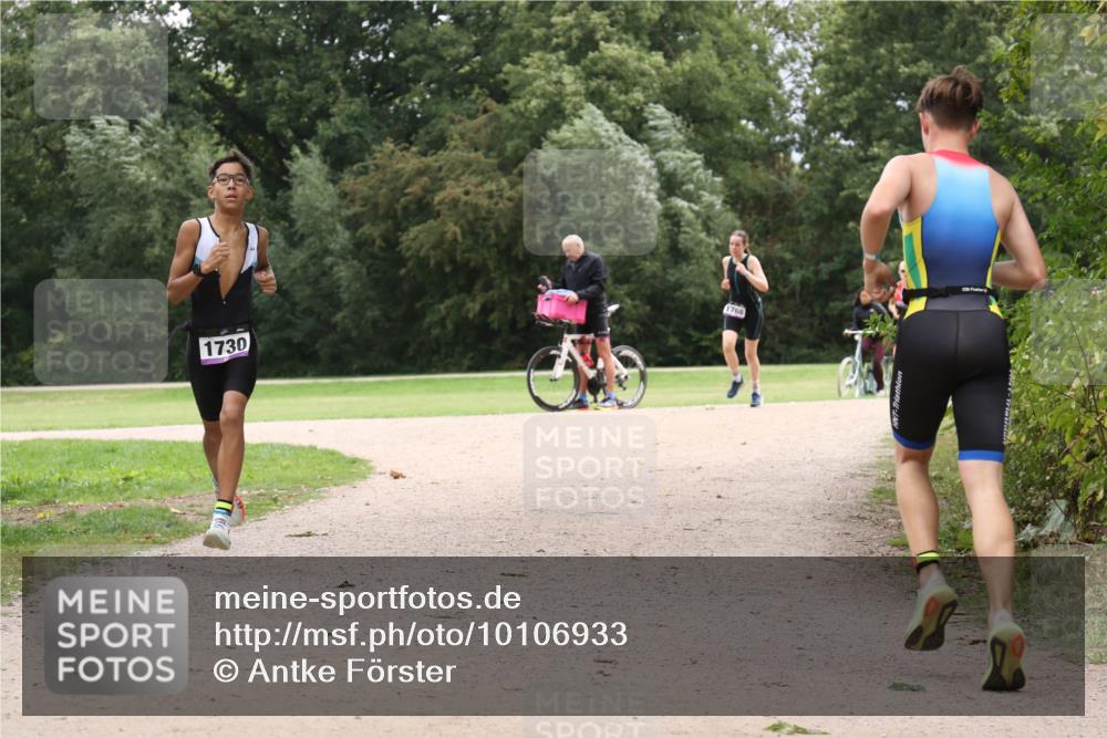 30.08.2026 - Elbe Triathlon Hamburg Antke Förster http://msf.ph/oto/10106933 30.08.2026 12:39:22 Laufen 1730, 1768 meine-sportfotos.de