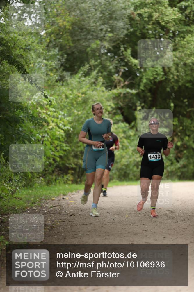30.08.2026 - Elbe Triathlon Hamburg Antke Förster http://msf.ph/oto/10106936 30.08.2026 12:26:59 Laufen 1433 meine-sportfotos.de