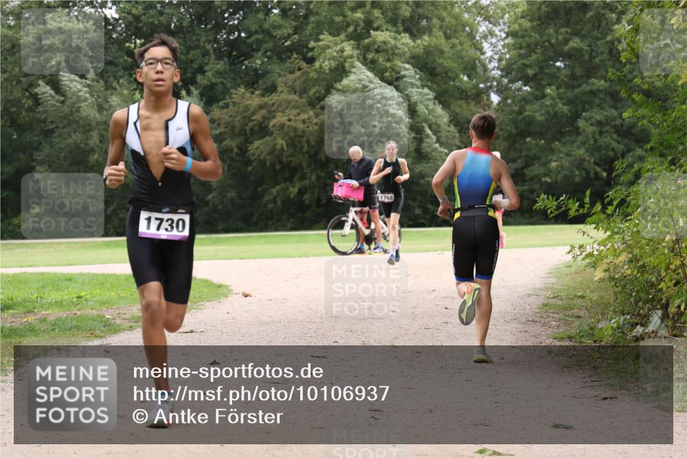 30.08.2026 - Elbe Triathlon Hamburg Antke Förster http://msf.ph/oto/10106937 30.08.2026 12:39:24 Laufen 1730, 1768 meine-sportfotos.de