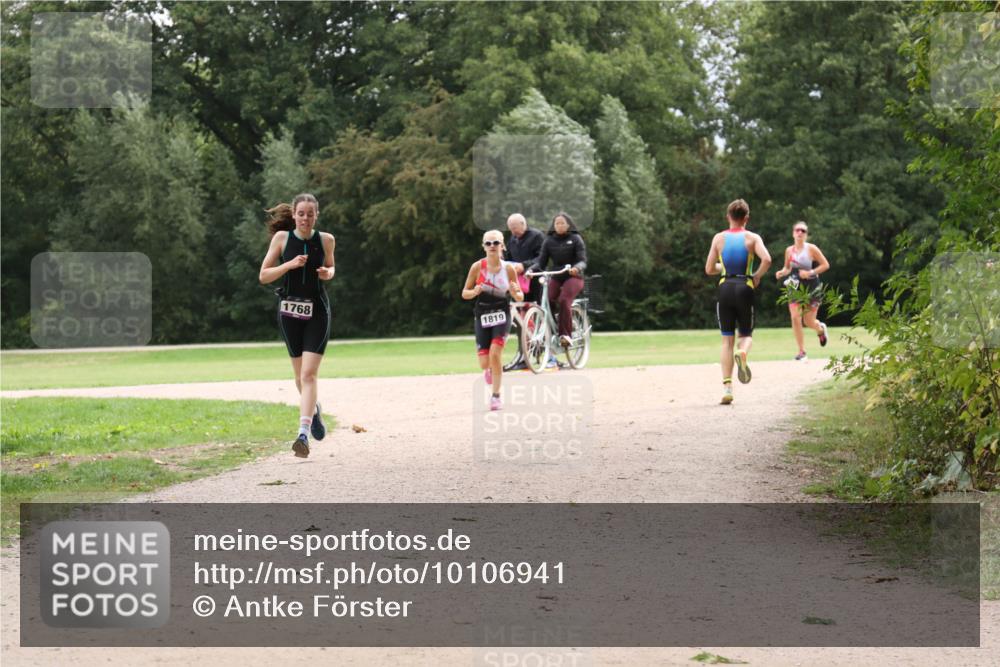 30.08.2026 - Elbe Triathlon Hamburg Antke Förster http://msf.ph/oto/10106941 30.08.2026 12:39:27 Laufen 1768, 1819 meine-sportfotos.de