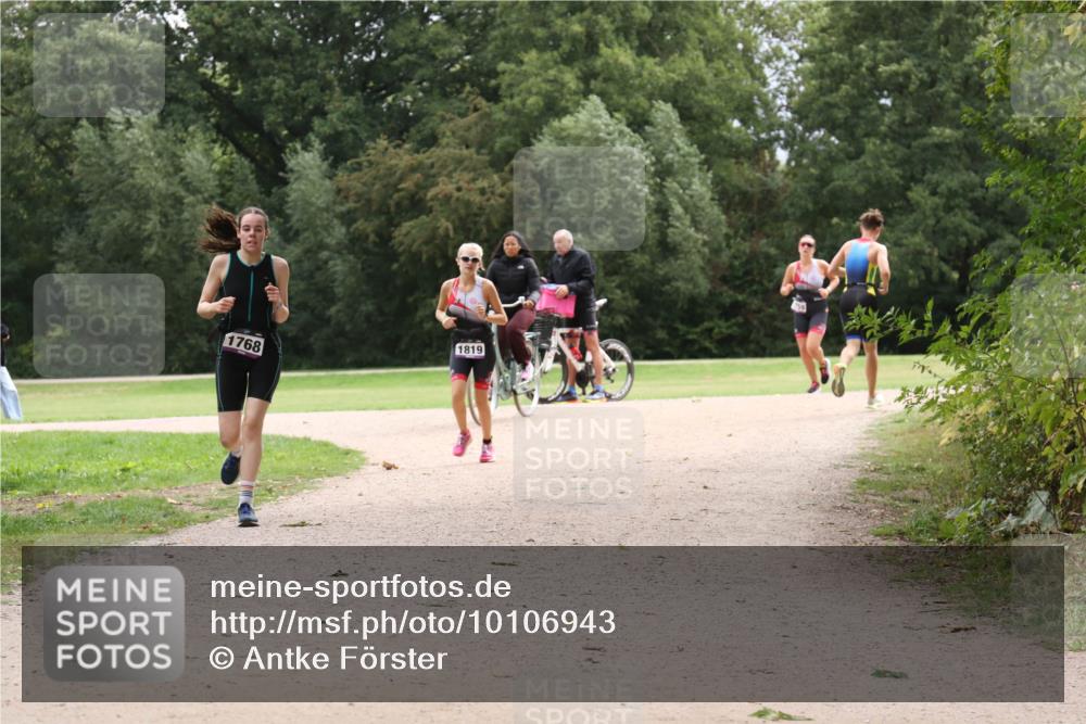 30.08.2026 - Elbe Triathlon Hamburg Antke Förster http://msf.ph/oto/10106943 30.08.2026 12:39:27 Laufen 1768, 1819 meine-sportfotos.de
