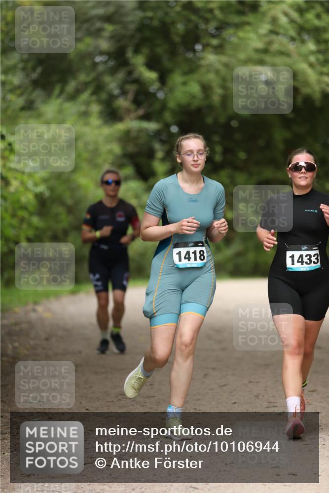 30.08.2026 - Elbe Triathlon Hamburg Antke Förster http://msf.ph/oto/10106944 30.08.2026 12:27:03 Laufen 1418, 1433 meine-sportfotos.de