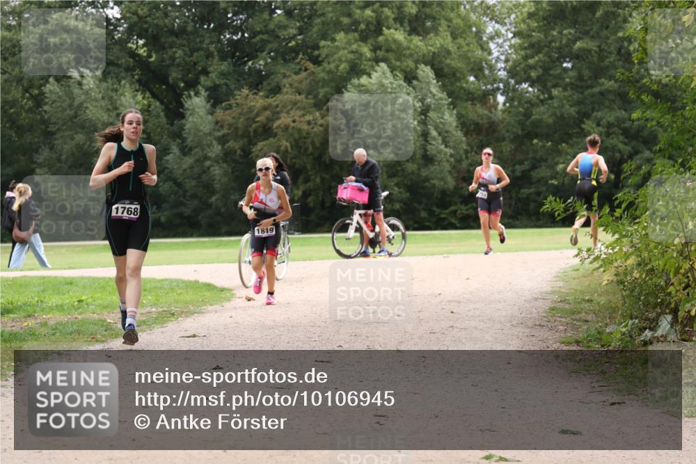 30.08.2026 - Elbe Triathlon Hamburg Antke Förster http://msf.ph/oto/10106945 30.08.2026 12:39:28 Laufen 1768, 1819 meine-sportfotos.de