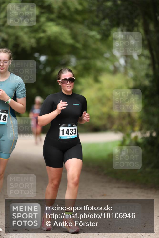 30.08.2026 - Elbe Triathlon Hamburg Antke Förster http://msf.ph/oto/10106946 30.08.2026 12:27:04 Laufen 18, 1433 meine-sportfotos.de