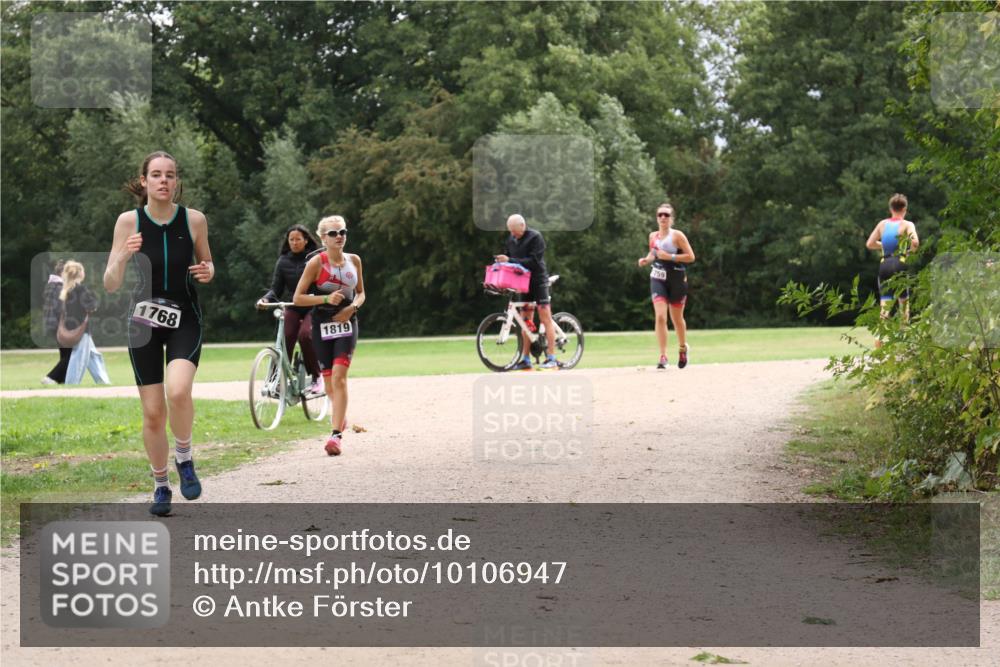 30.08.2026 - Elbe Triathlon Hamburg Antke Förster http://msf.ph/oto/10106947 30.08.2026 12:39:29 Laufen 1768, 1819, 759 meine-sportfotos.de