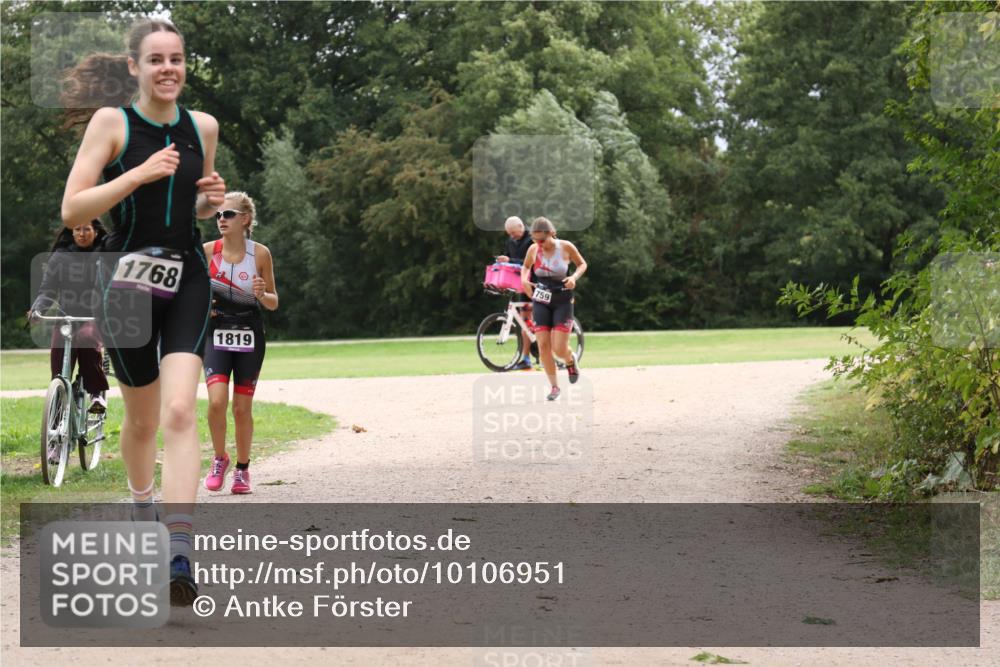 30.08.2026 - Elbe Triathlon Hamburg Antke Förster http://msf.ph/oto/10106951 30.08.2026 12:39:30 Laufen 1768, 1819, 759 meine-sportfotos.de