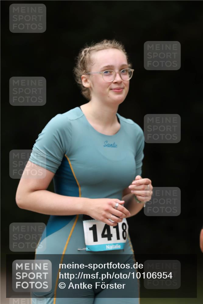 30.08.2026 - Elbe Triathlon Hamburg Antke Förster http://msf.ph/oto/10106954 30.08.2026 12:27:07 Laufen 1418 meine-sportfotos.de
