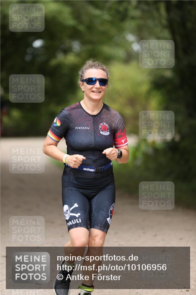 30.08.2026 - Elbe Triathlon Hamburg Antke Förster http://msf.ph/oto/10106956 30.08.2026 12:27:08 Laufen 1910 meine-sportfotos.de