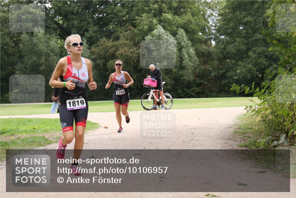 30.08.2026 - Elbe Triathlon Hamburg Antke Förster http://msf.ph/oto/10106957 30.08.2026 12:39:32 Laufen 1819, 1759 meine-sportfotos.de