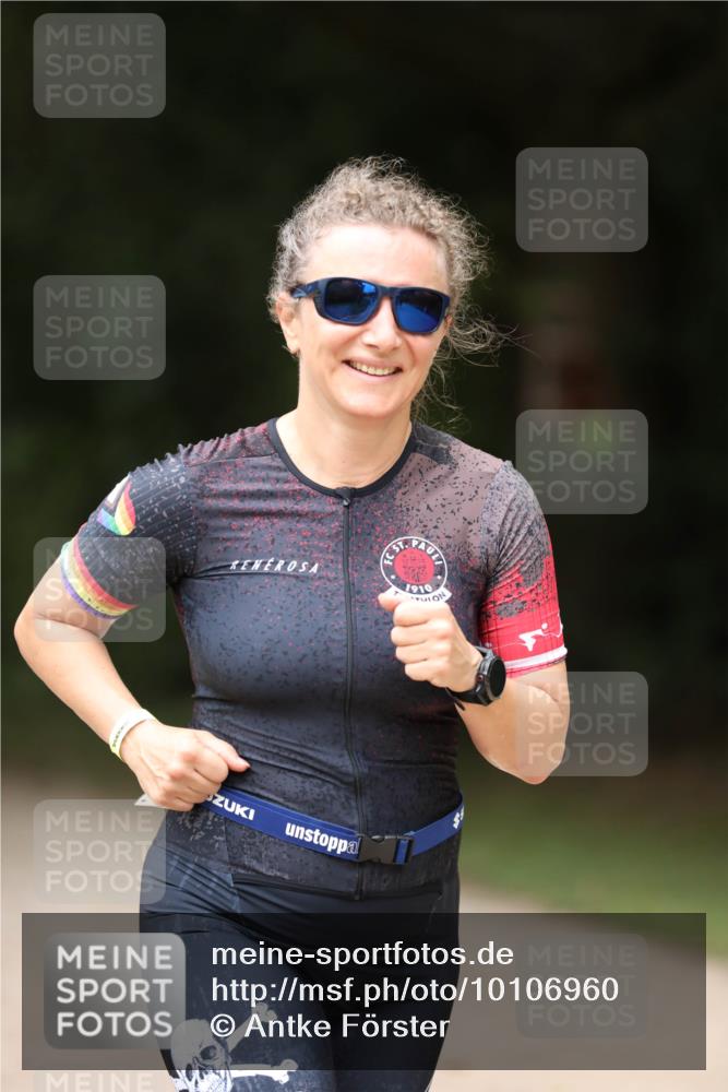 30.08.2026 - Elbe Triathlon Hamburg Antke Förster http://msf.ph/oto/10106960 30.08.2026 12:27:09 Laufen 1910 meine-sportfotos.de