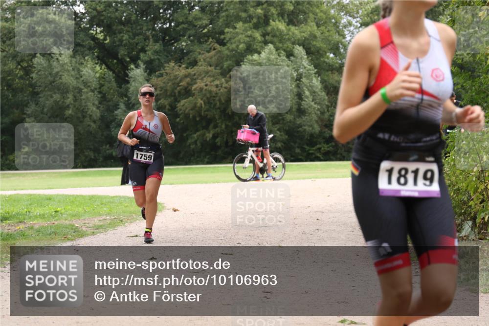 30.08.2026 - Elbe Triathlon Hamburg Antke Förster http://msf.ph/oto/10106963 30.08.2026 12:39:34 Laufen 1759, 1819 meine-sportfotos.de