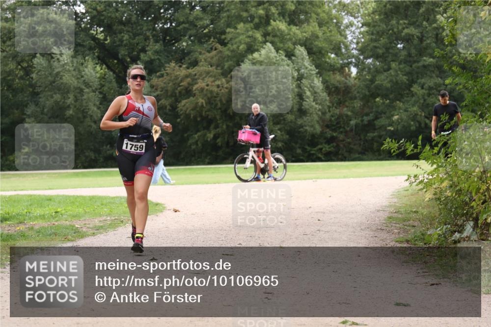 30.08.2026 - Elbe Triathlon Hamburg Antke Förster http://msf.ph/oto/10106965 30.08.2026 12:39:35 Laufen 1759 meine-sportfotos.de