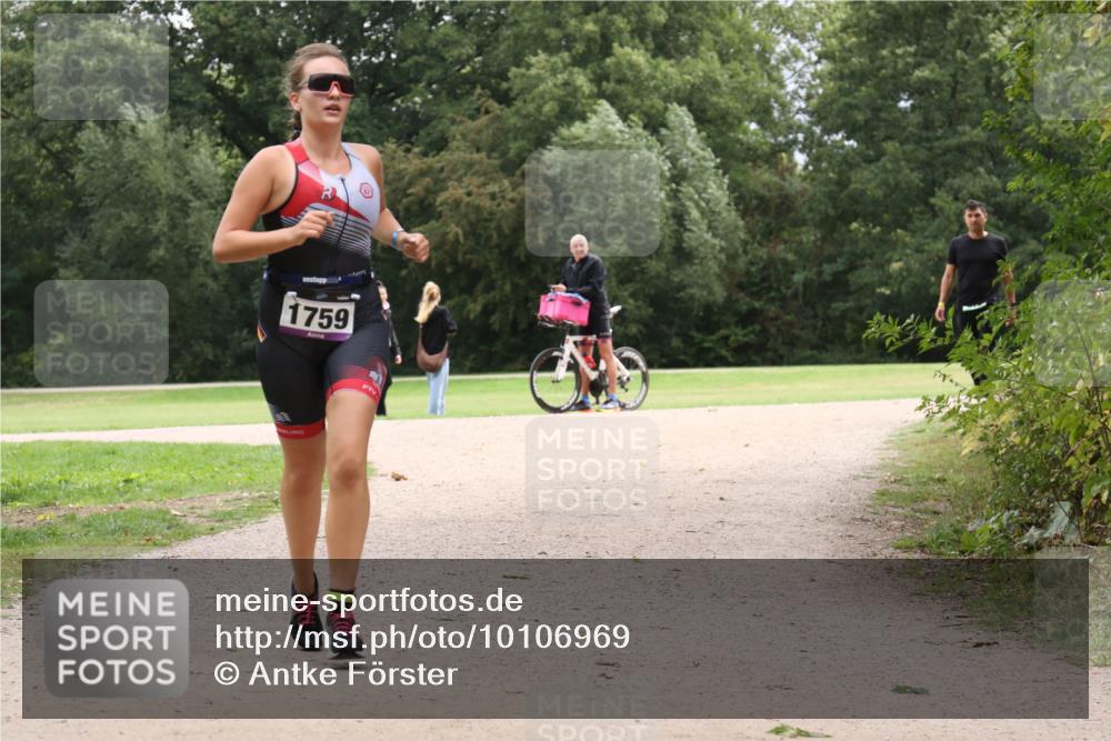 30.08.2026 - Elbe Triathlon Hamburg Antke Förster http://msf.ph/oto/10106969 30.08.2026 12:39:36 Laufen 1759 meine-sportfotos.de