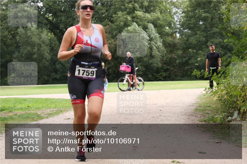 30.08.2026 - Elbe Triathlon Hamburg Antke Förster http://msf.ph/oto/10106971 30.08.2026 12:39:37 Laufen 1759 meine-sportfotos.de