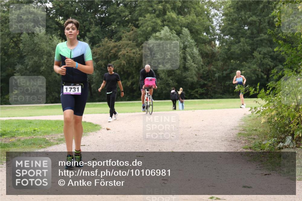 30.08.2026 - Elbe Triathlon Hamburg Antke Förster http://msf.ph/oto/10106981 30.08.2026 12:40:04 Laufen 1731 meine-sportfotos.de