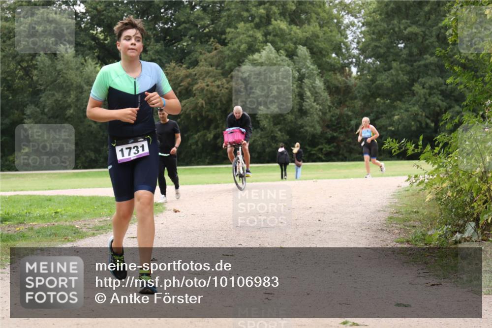 30.08.2026 - Elbe Triathlon Hamburg Antke Förster http://msf.ph/oto/10106983 30.08.2026 12:40:04 Laufen 1731 meine-sportfotos.de