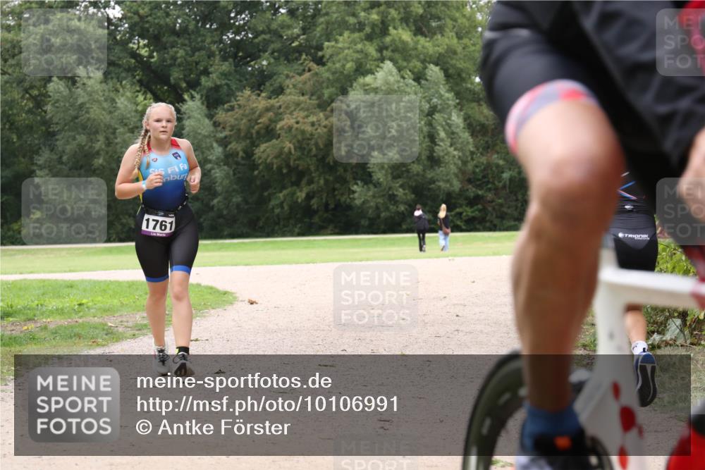30.08.2026 - Elbe Triathlon Hamburg Antke Förster http://msf.ph/oto/10106991 30.08.2026 12:40:14 Laufen 1761 meine-sportfotos.de