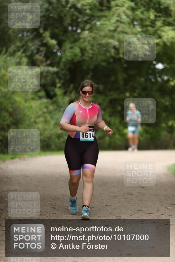 30.08.2026 - Elbe Triathlon Hamburg Antke Förster http://msf.ph/oto/10107000 30.08.2026 12:28:37 Laufen 1614 meine-sportfotos.de