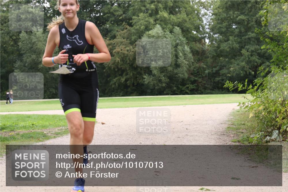 30.08.2026 - Elbe Triathlon Hamburg Antke Förster http://msf.ph/oto/10107013 30.08.2026 12:40:56 Laufen  meine-sportfotos.de
