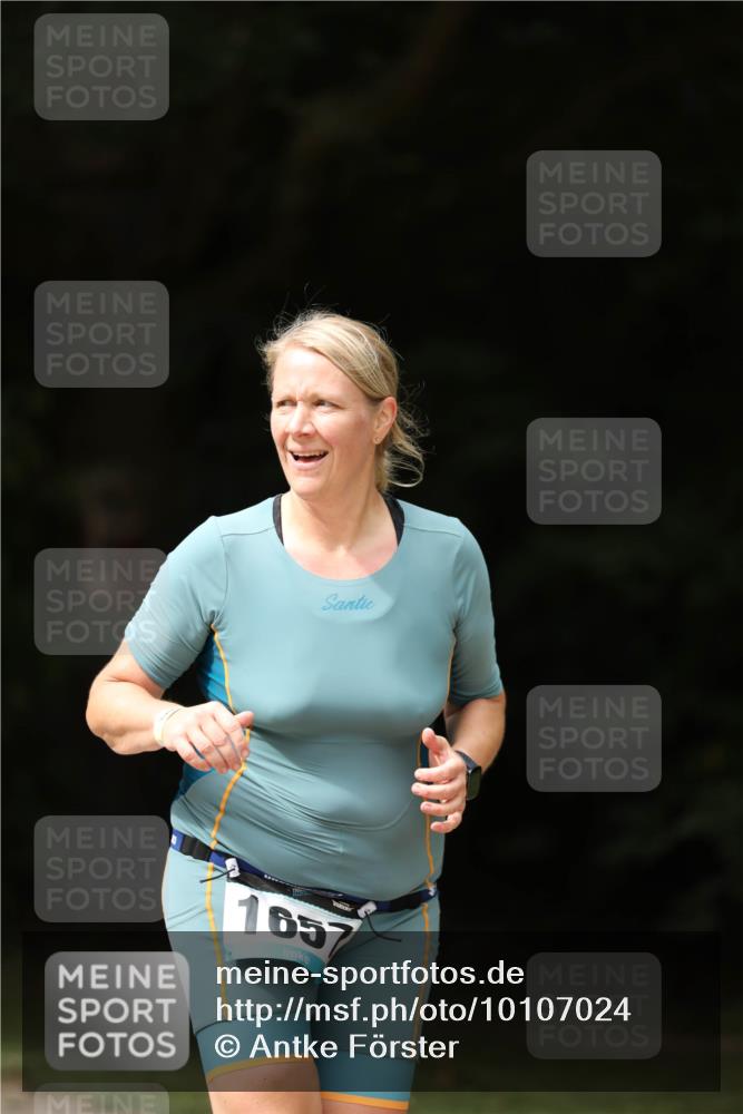 30.08.2026 - Elbe Triathlon Hamburg Antke Förster http://msf.ph/oto/10107024 30.08.2026 12:28:53 Laufen 1657 meine-sportfotos.de
