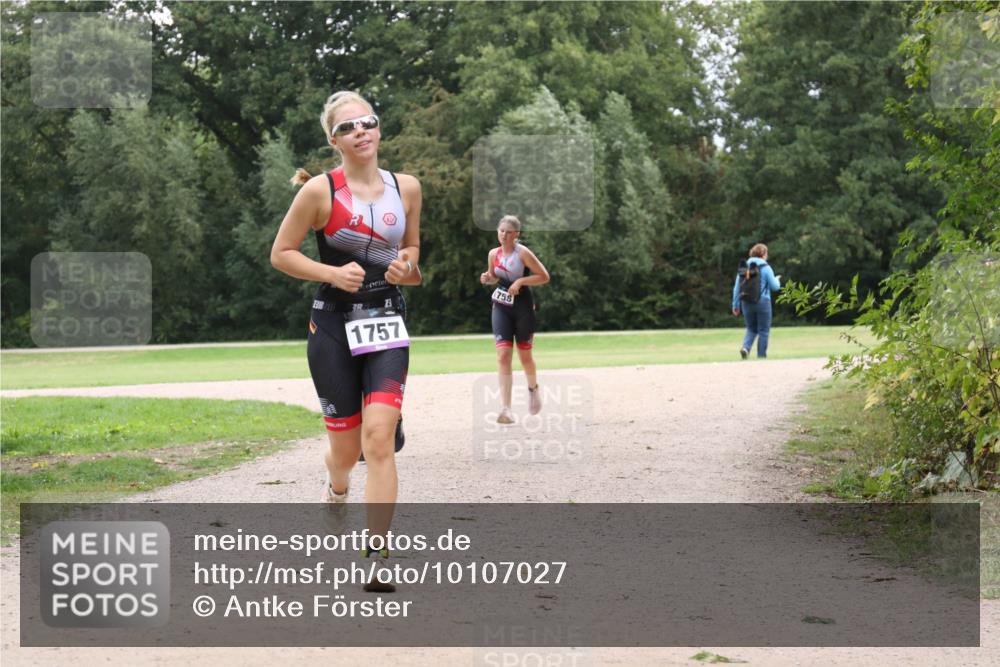 30.08.2026 - Elbe Triathlon Hamburg Antke Förster http://msf.ph/oto/10107027 30.08.2026 12:41:48 Laufen 1757, 758 meine-sportfotos.de