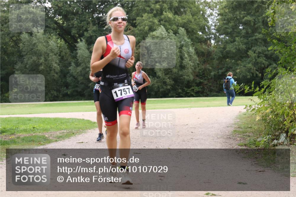 30.08.2026 - Elbe Triathlon Hamburg Antke Förster http://msf.ph/oto/10107029 30.08.2026 12:41:49 Laufen 158, 17, 1757 meine-sportfotos.de