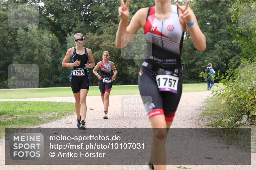 30.08.2026 - Elbe Triathlon Hamburg Antke Förster http://msf.ph/oto/10107031 30.08.2026 12:41:50 Laufen 1755, 1756, 1757 meine-sportfotos.de