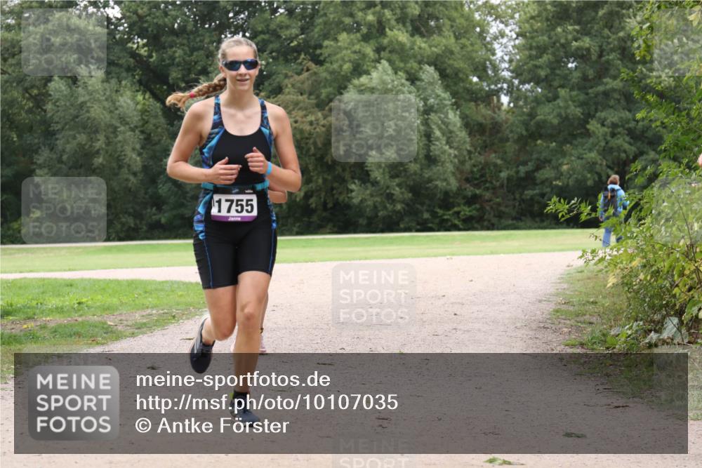 30.08.2026 - Elbe Triathlon Hamburg Antke Förster http://msf.ph/oto/10107035 30.08.2026 12:41:52 Laufen 1755 meine-sportfotos.de