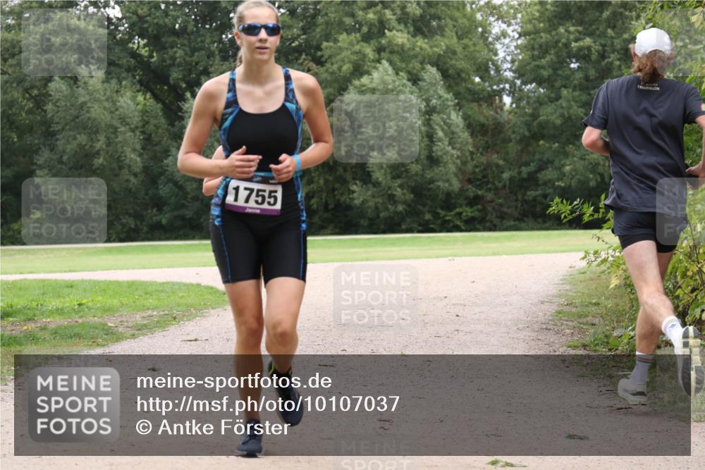 30.08.2026 - Elbe Triathlon Hamburg Antke Förster http://msf.ph/oto/10107037 30.08.2026 12:41:52 Laufen 1755 meine-sportfotos.de