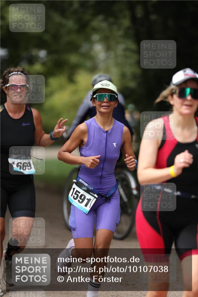 30.08.2026 - Elbe Triathlon Hamburg Antke Förster http://msf.ph/oto/10107038 30.08.2026 12:29:20 Laufen 669, 1591 meine-sportfotos.de