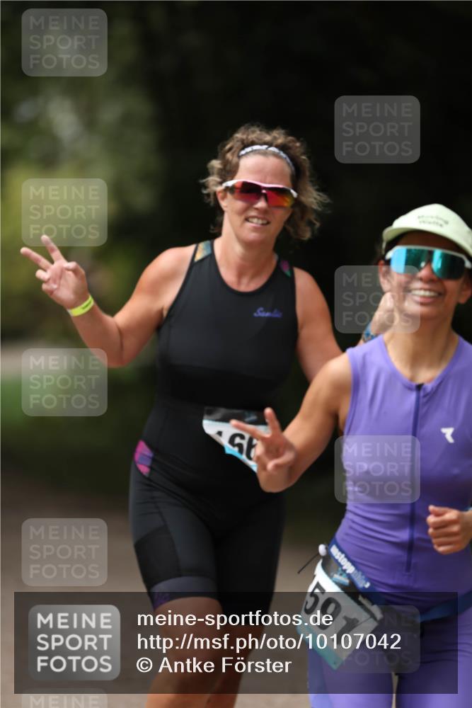 30.08.2026 - Elbe Triathlon Hamburg Antke Förster http://msf.ph/oto/10107042 30.08.2026 12:29:21 Laufen 110, 591 meine-sportfotos.de