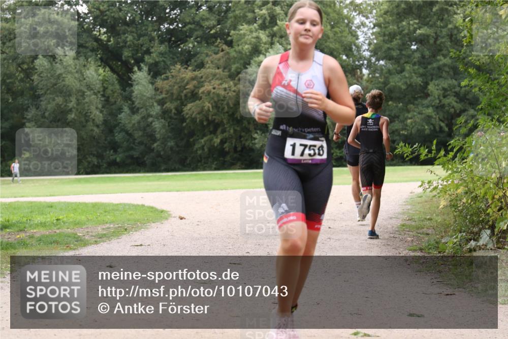30.08.2026 - Elbe Triathlon Hamburg Antke Förster http://msf.ph/oto/10107043 30.08.2026 12:41:55 Laufen 1756 meine-sportfotos.de