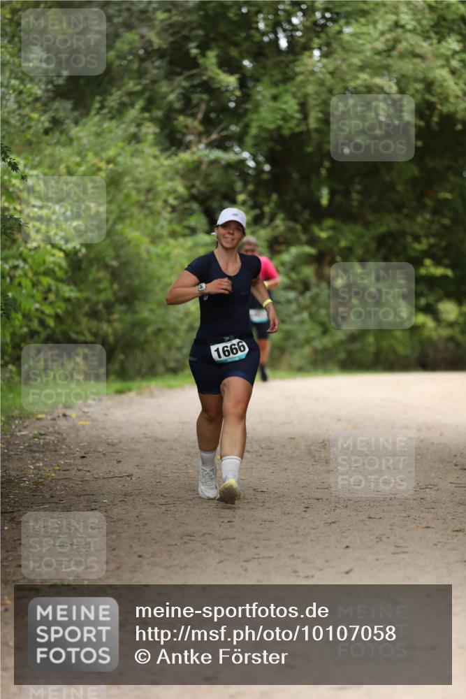 30.08.2026 - Elbe Triathlon Hamburg Antke Förster http://msf.ph/oto/10107058 30.08.2026 12:29:58 Laufen 1666 meine-sportfotos.de