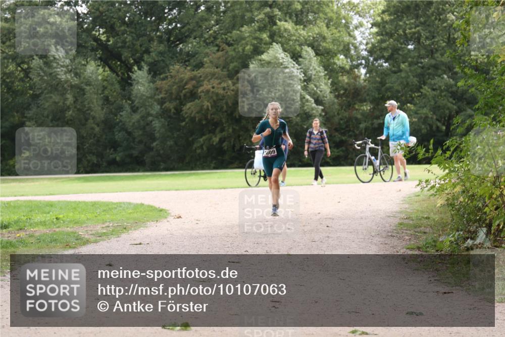 30.08.2026 - Elbe Triathlon Hamburg Antke Förster http://msf.ph/oto/10107063 30.08.2026 12:47:46 Laufen 809 meine-sportfotos.de