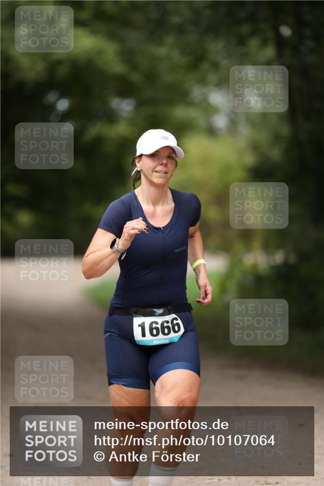 30.08.2026 - Elbe Triathlon Hamburg Antke Förster http://msf.ph/oto/10107064 30.08.2026 12:30:01 Laufen 1666 meine-sportfotos.de