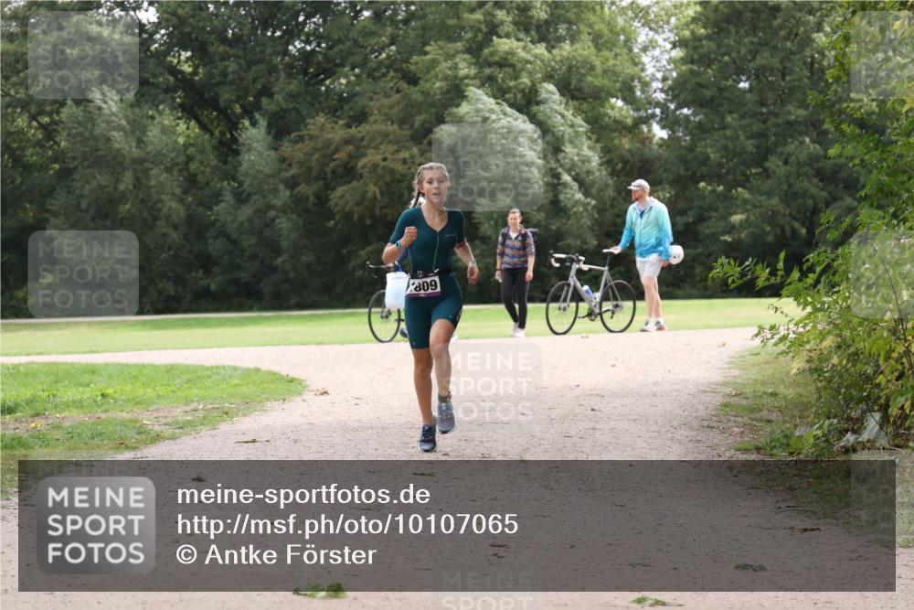 30.08.2026 - Elbe Triathlon Hamburg Antke Förster http://msf.ph/oto/10107065 30.08.2026 12:47:47 Laufen 7809 meine-sportfotos.de