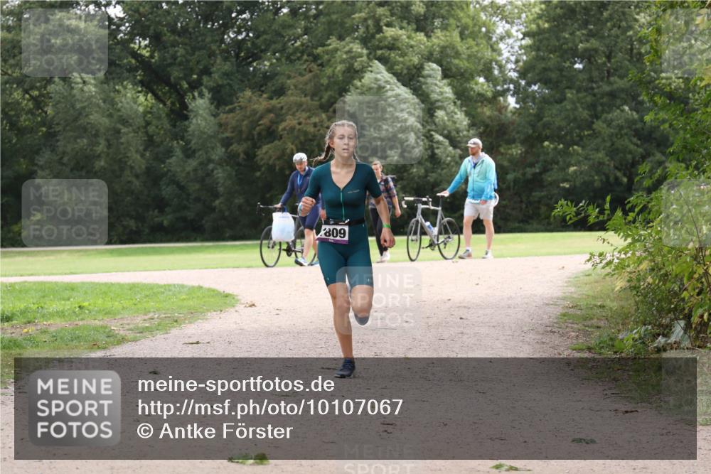 30.08.2026 - Elbe Triathlon Hamburg Antke Förster http://msf.ph/oto/10107067 30.08.2026 12:47:47 Laufen 809 meine-sportfotos.de