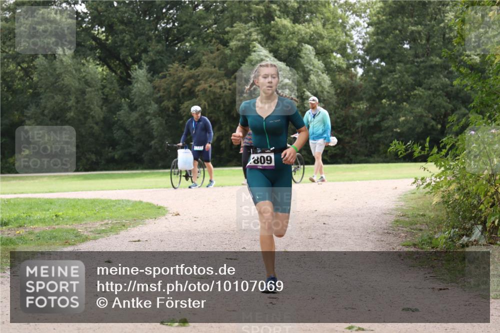 30.08.2026 - Elbe Triathlon Hamburg Antke Förster http://msf.ph/oto/10107069 30.08.2026 12:47:48 Laufen 809 meine-sportfotos.de