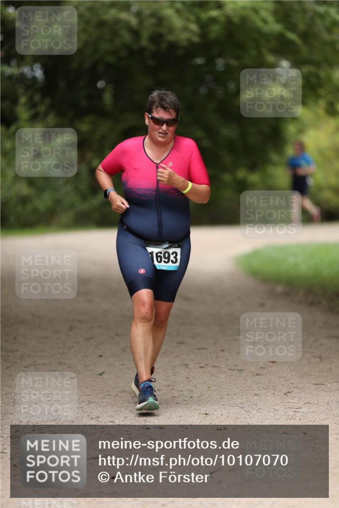 30.08.2026 - Elbe Triathlon Hamburg Antke Förster http://msf.ph/oto/10107070 30.08.2026 12:30:10 Laufen 1693 meine-sportfotos.de