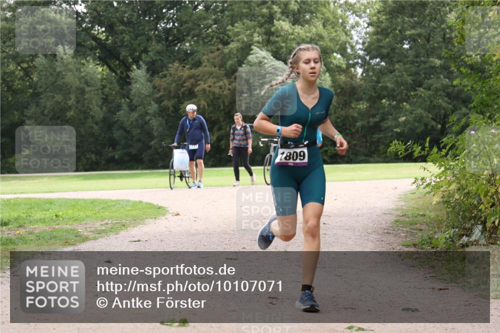 30.08.2026 - Elbe Triathlon Hamburg Antke Förster http://msf.ph/oto/10107071 30.08.2026 12:47:48 Laufen 1809 meine-sportfotos.de