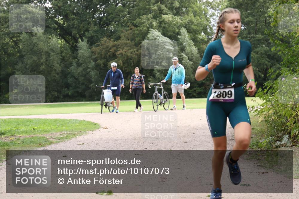 30.08.2026 - Elbe Triathlon Hamburg Antke Förster http://msf.ph/oto/10107073 30.08.2026 12:47:49 Laufen 7809 meine-sportfotos.de