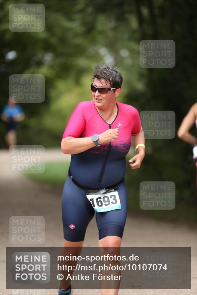 30.08.2026 - Elbe Triathlon Hamburg Antke Förster http://msf.ph/oto/10107074 30.08.2026 12:30:12 Laufen 1693 meine-sportfotos.de